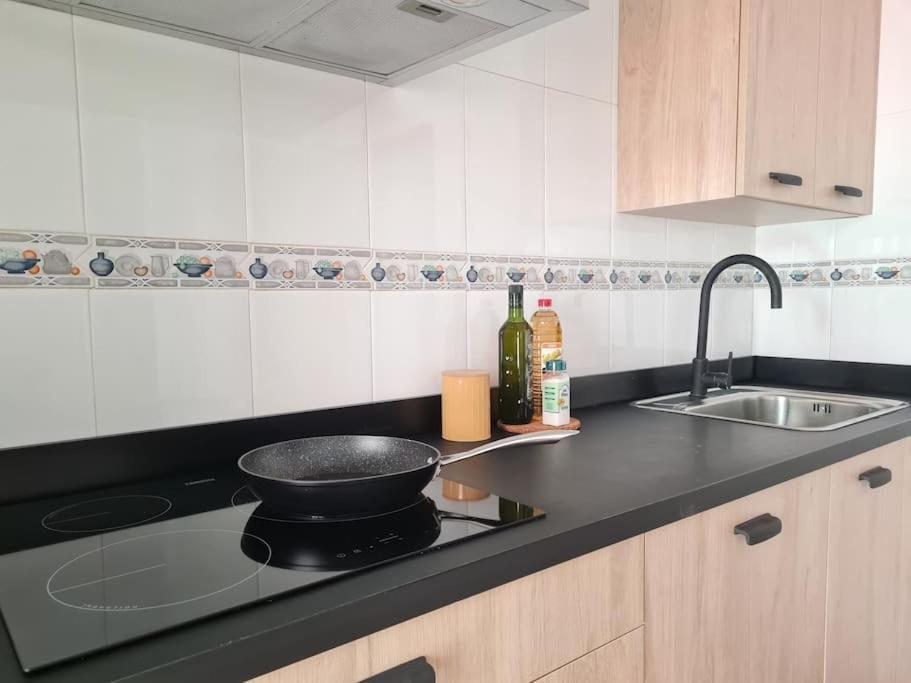 La Casita Verde. Metro Cerca Del Casco Viejo Bilbao Bagian luar foto