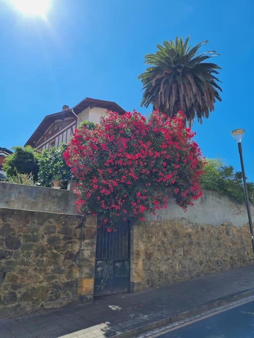 La Casita Verde. Metro Cerca Del Casco Viejo Bilbao Bagian luar foto