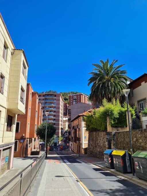La Casita Verde. Metro Cerca Del Casco Viejo Bilbao Bagian luar foto