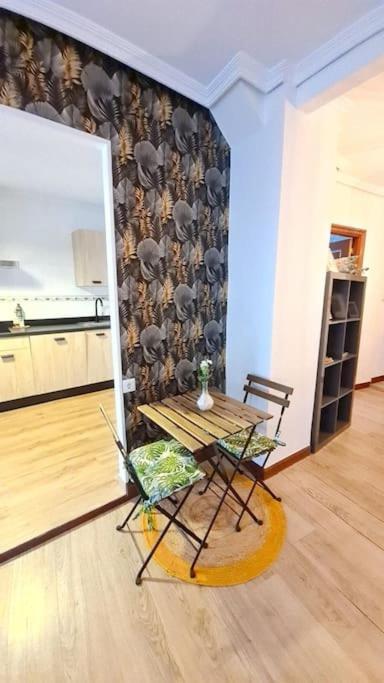 La Casita Verde. Metro Cerca Del Casco Viejo Bilbao Bagian luar foto